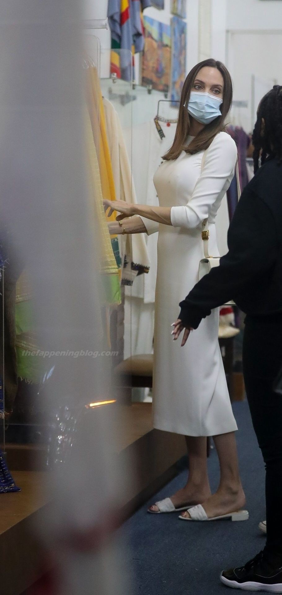 Angelina Jolie Shops at an Ethiopian Boutique Store in LA (73 Photos)