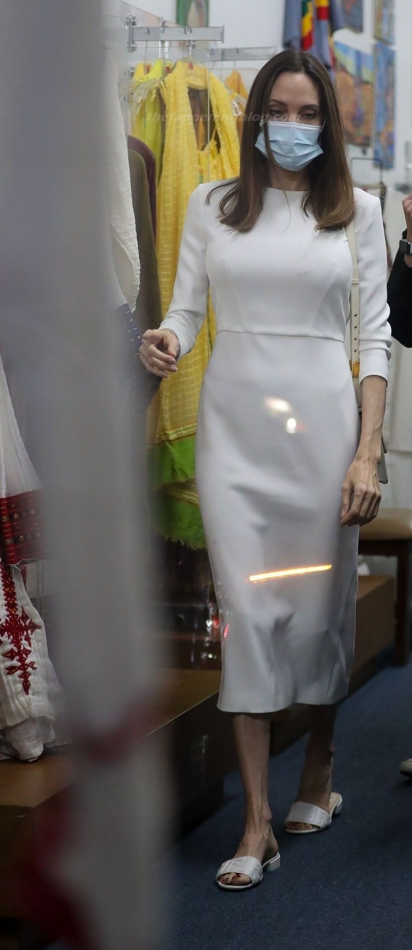 Angelina Jolie Shops at an Ethiopian Boutique Store in LA (73 Photos)