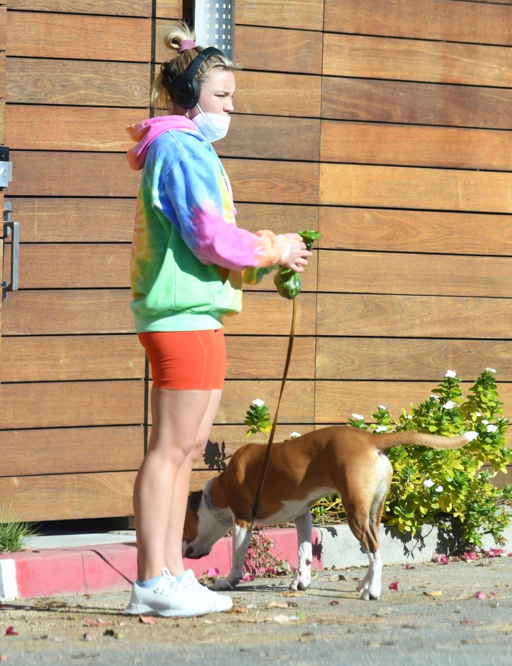 Leggy Florence Pugh Takes a Jog in Los Angeles (20 Photos)