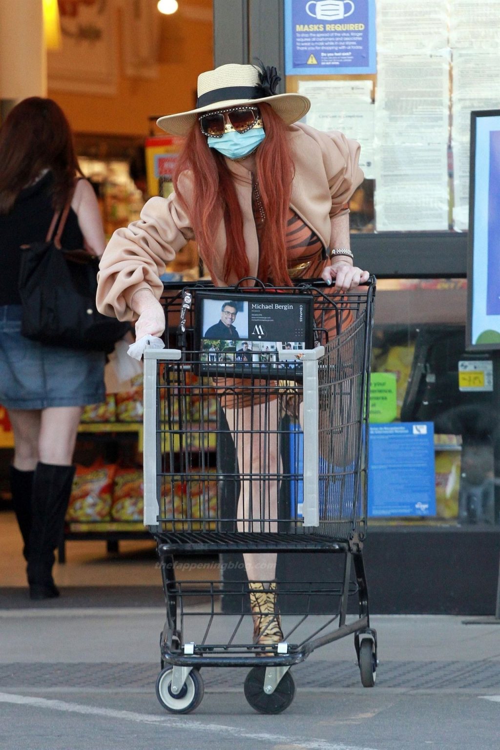 Phoebe Price is Bringing Glam to Grocery Shopping in LA (53 Photos)